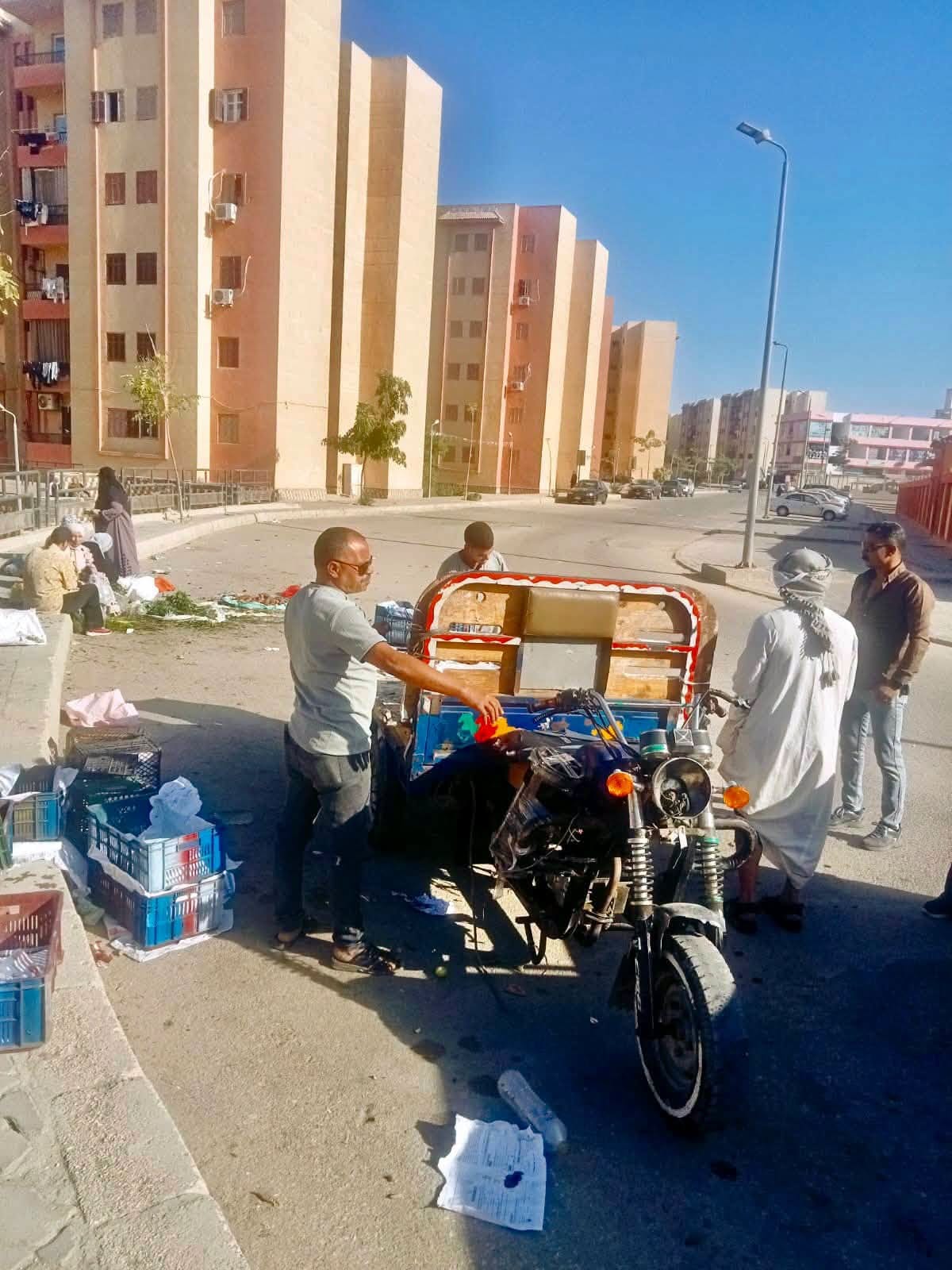 حملة لرفع الإشغالات في حيي الحرية والكرامة ومتابعة وحدات الإسكان الاجتماعي — صورة 2